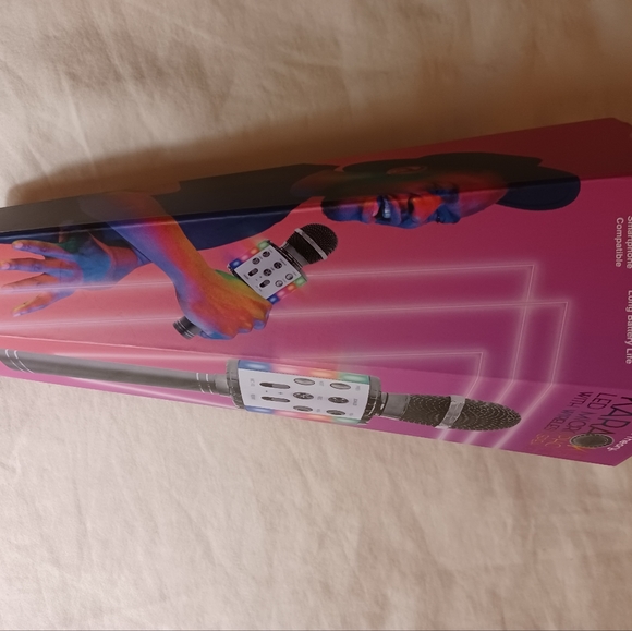 Karaoke Microphone with speaker. USB charging, Bluetooth. With flashing lights. - Picture 4 of 5